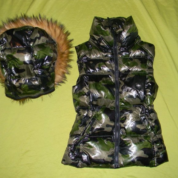 New Aqua Faux Fur-Trim Camo Puffer Vest  sz XS - Picture 3 of 9